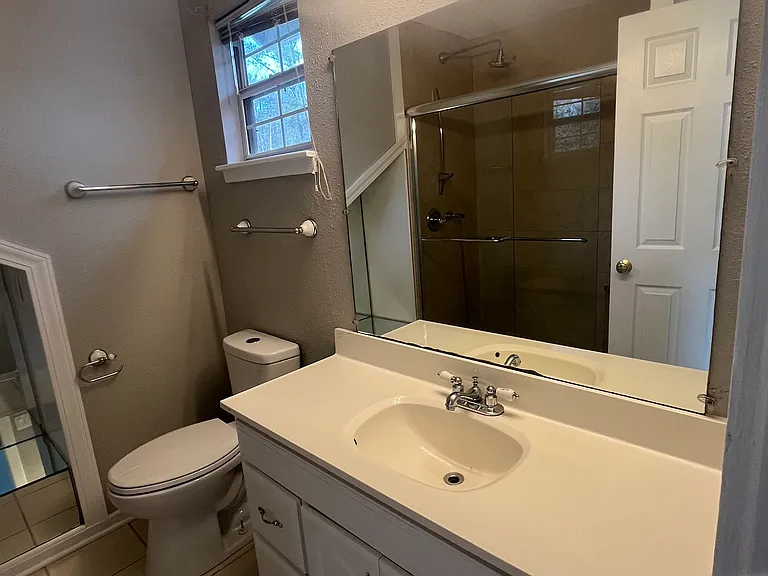 134 Luden Dr #B — Photo 8