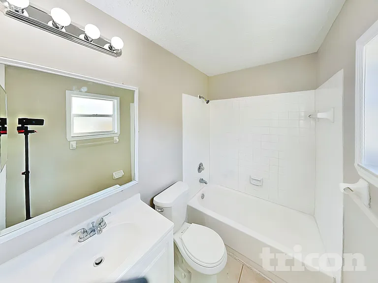 2704 Manor Hill Dr — Photo 11