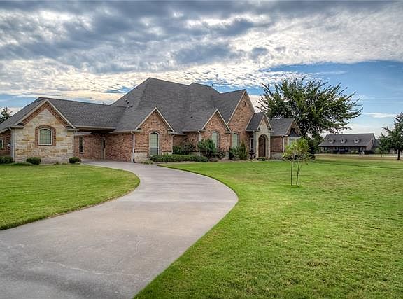 2nd image of 3099 Legacy Oaks Cir