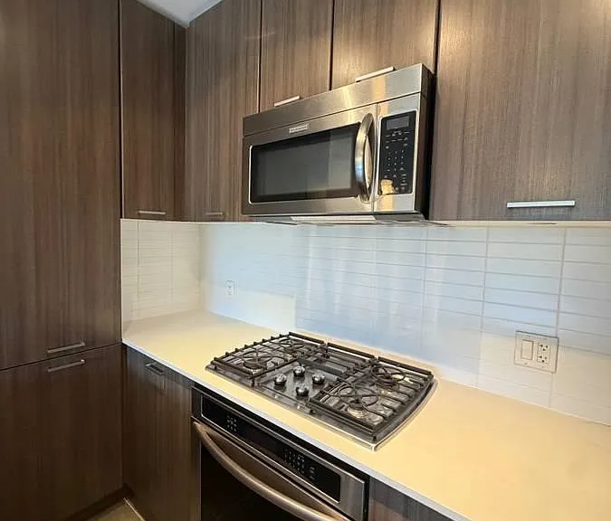 301 Capilano Rd — Photo 3