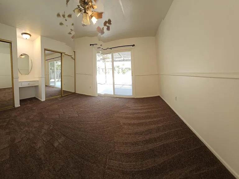 2272 Toluca Dr — Photo 28