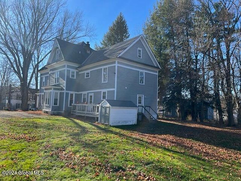 4th image of 13 Maple Avenue