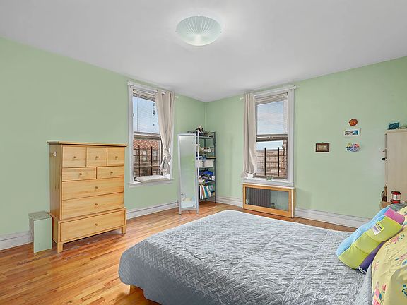 2nd image of 2922 Barnes Ave APT 6F