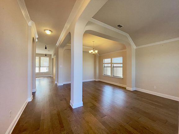 4th image of 1116 Bentley Dr