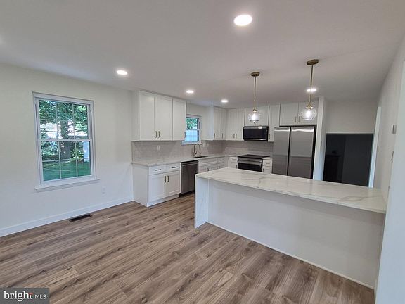 5th image of 1437 Scarlet Oak Rd