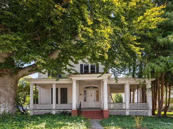 440 1st Street, Greenport, NY 11944