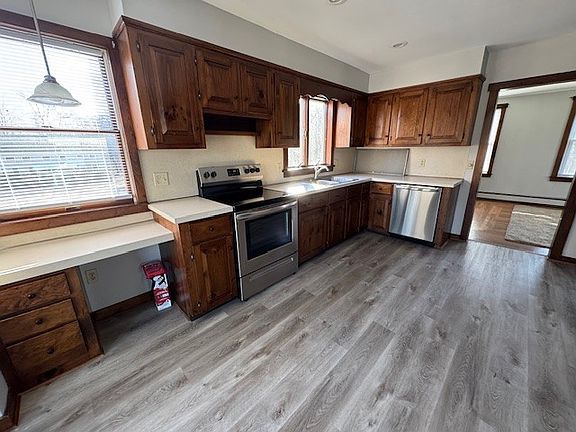 Spacious kitchen with tons of cabinets