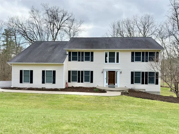 15 Hemlock Ln, Binghamton, NY 13901