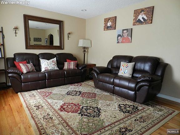 3rd image of 38-38 Berdan Ave #1X