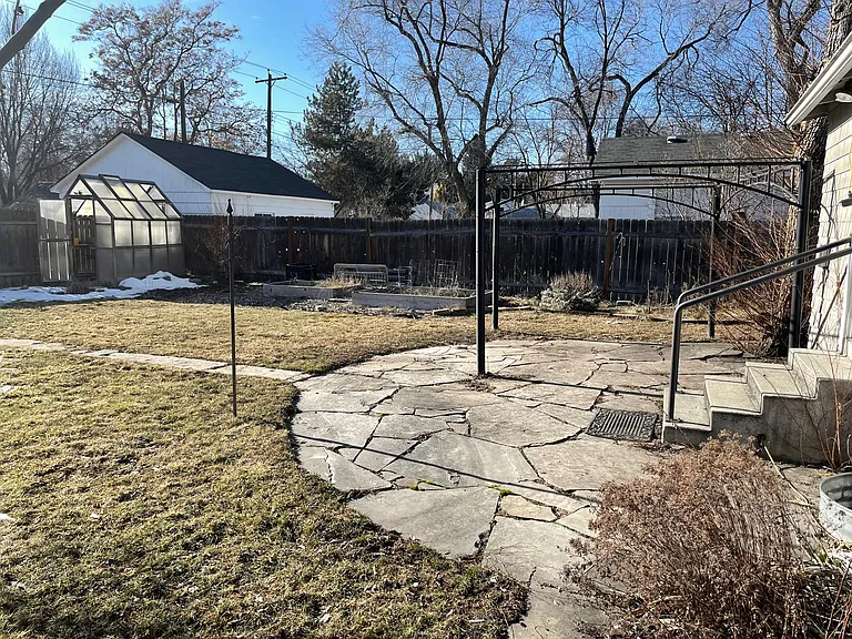 1405 E Washington St — Photo 27