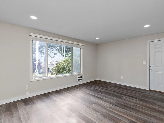 4th image of 3618 Lombard Ave APT 102
