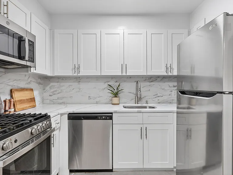 308 E 38th St #15-C — Photo 3
