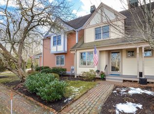 15 Village Green Cir #15, Mashpee, MA 02649