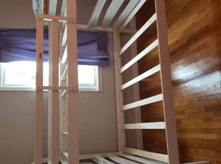 402 W King St, Fairfield, IL 62837