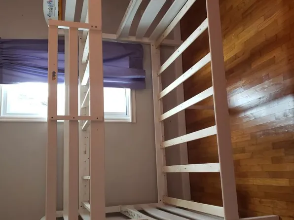 402 W King St, Fairfield, IL 62837