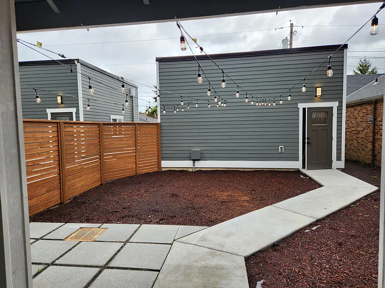 538 Shattuck Ave S — Photo 29