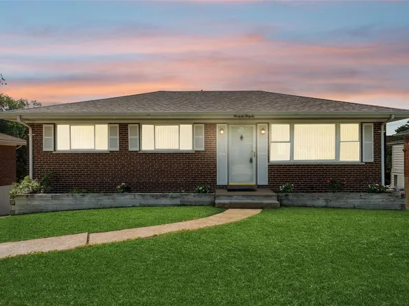 9636 Greenview Dr, Saint Louis, MO 63126