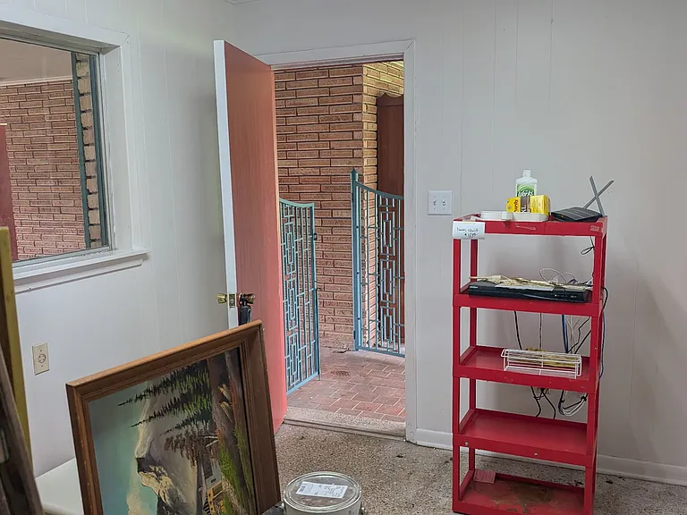 223 Stephanie Ave — Photo 34