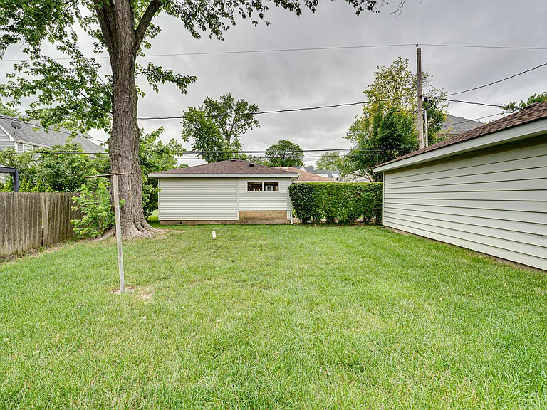 1221 N Webster St — Photo 22