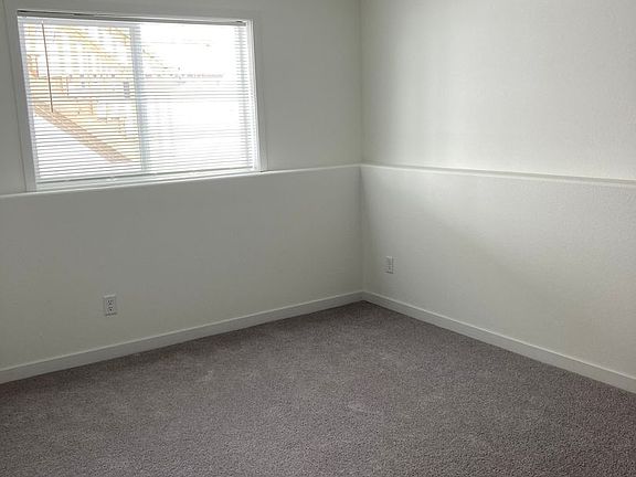 3rd image of 307B Torontos Ct