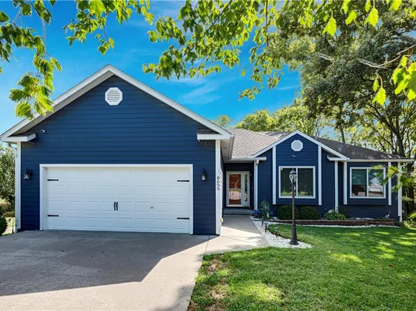 8699 Penner Ave, De Soto, KS 66018