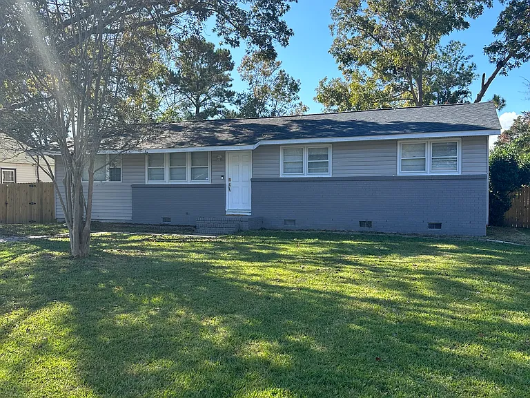 725 W Phillips Dr — Photo 4