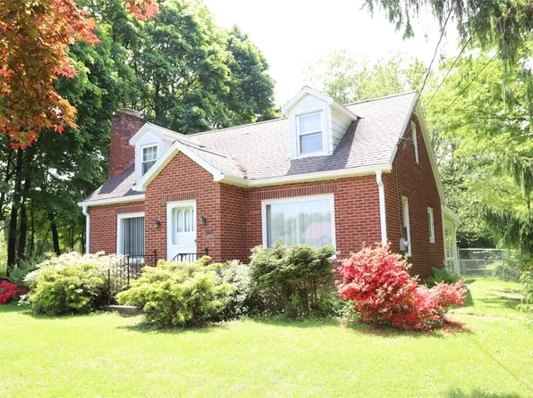 2012 Saltsman Rd, Erie, PA 16510