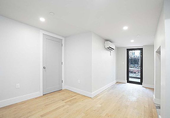 5th image of 255 W 131st St #1A