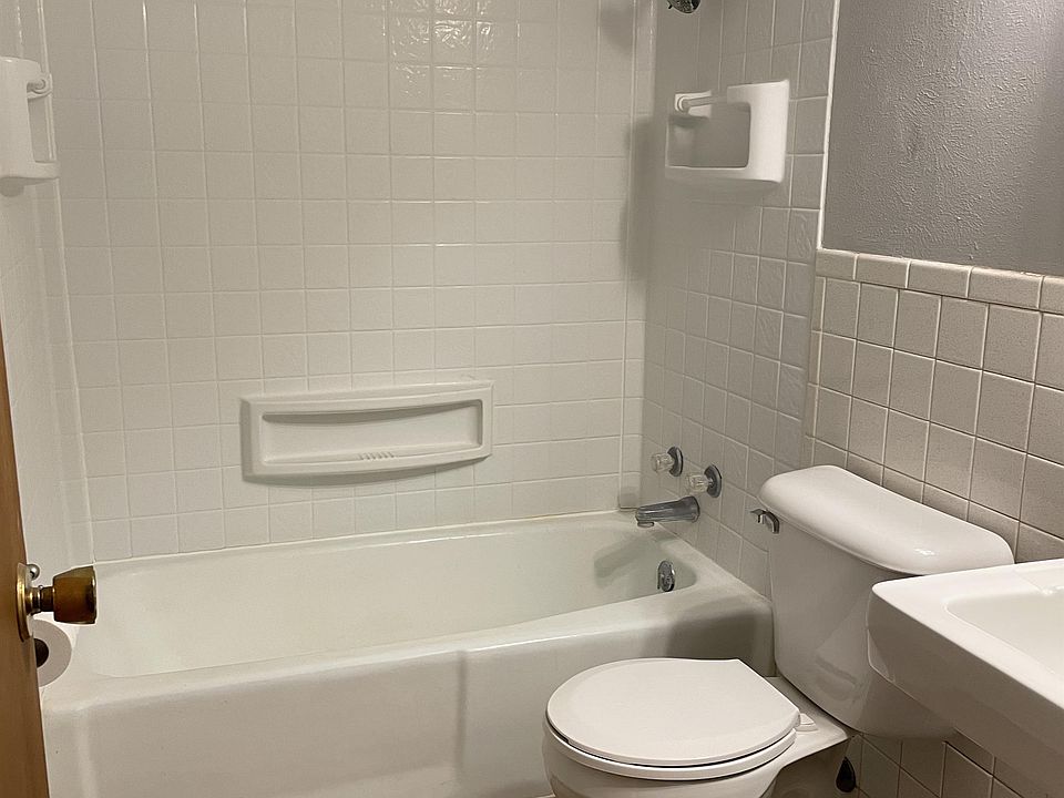 2nd image of 2611 27th St APT 9
