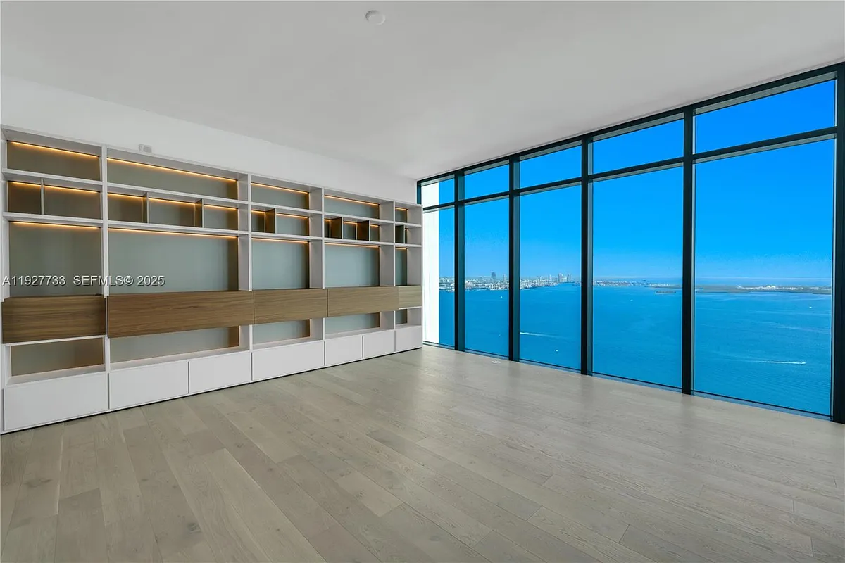 Building Photo - 1451 Brickell Ave #4403