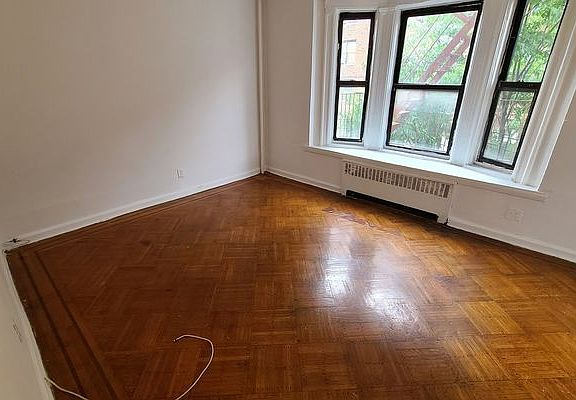2nd image of 390 E 21st St APT 2D
