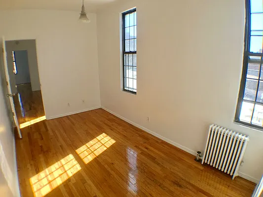 Rented by Bond New York | media 23