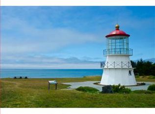 210 Wave Dr, Whitethorn, CA 95589