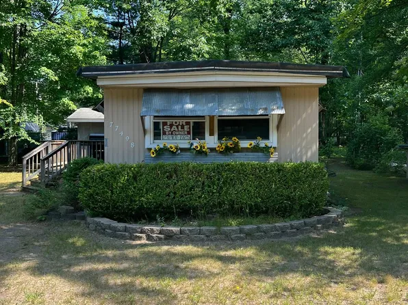 77498 20th Ave, South Haven, MI 49090