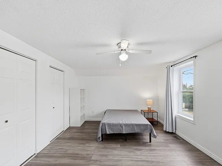 182 Montreal St — Photo 1