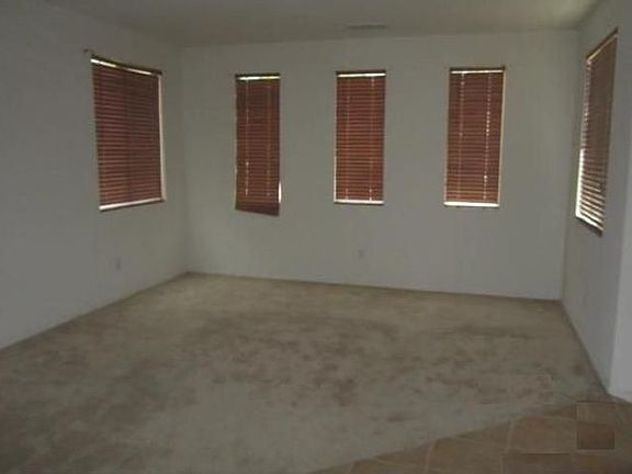 5th image of 2720 E Newgrove St