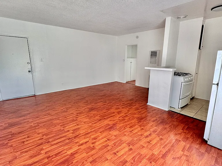 12767 Caswell Ave #8 — Photo 7