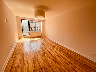 Rented by Metropolis Real Estate of Manhattan