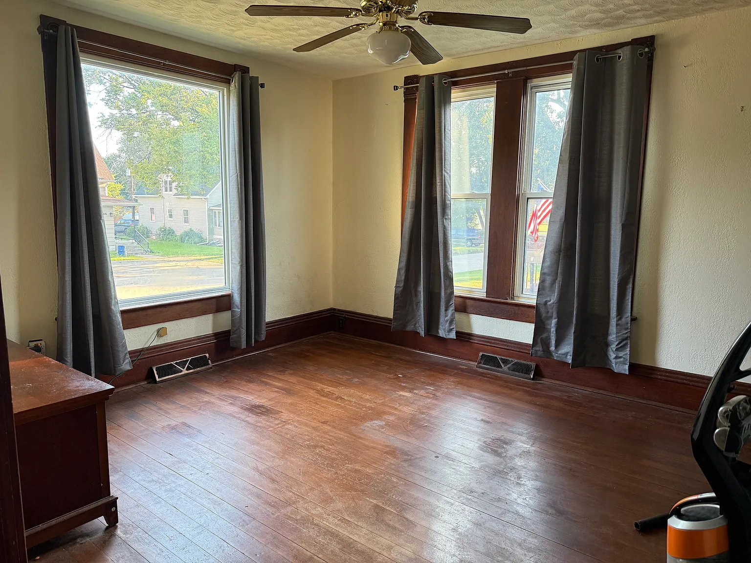 3 bed, 1332 sqft, $1,100 — Photo 2