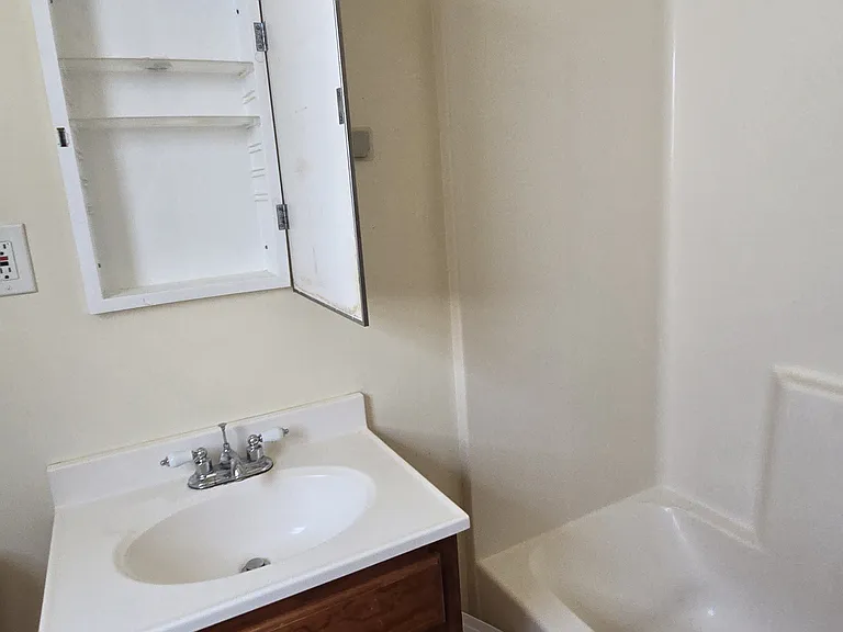 1195 W 30th St #1/4 — Photo 4