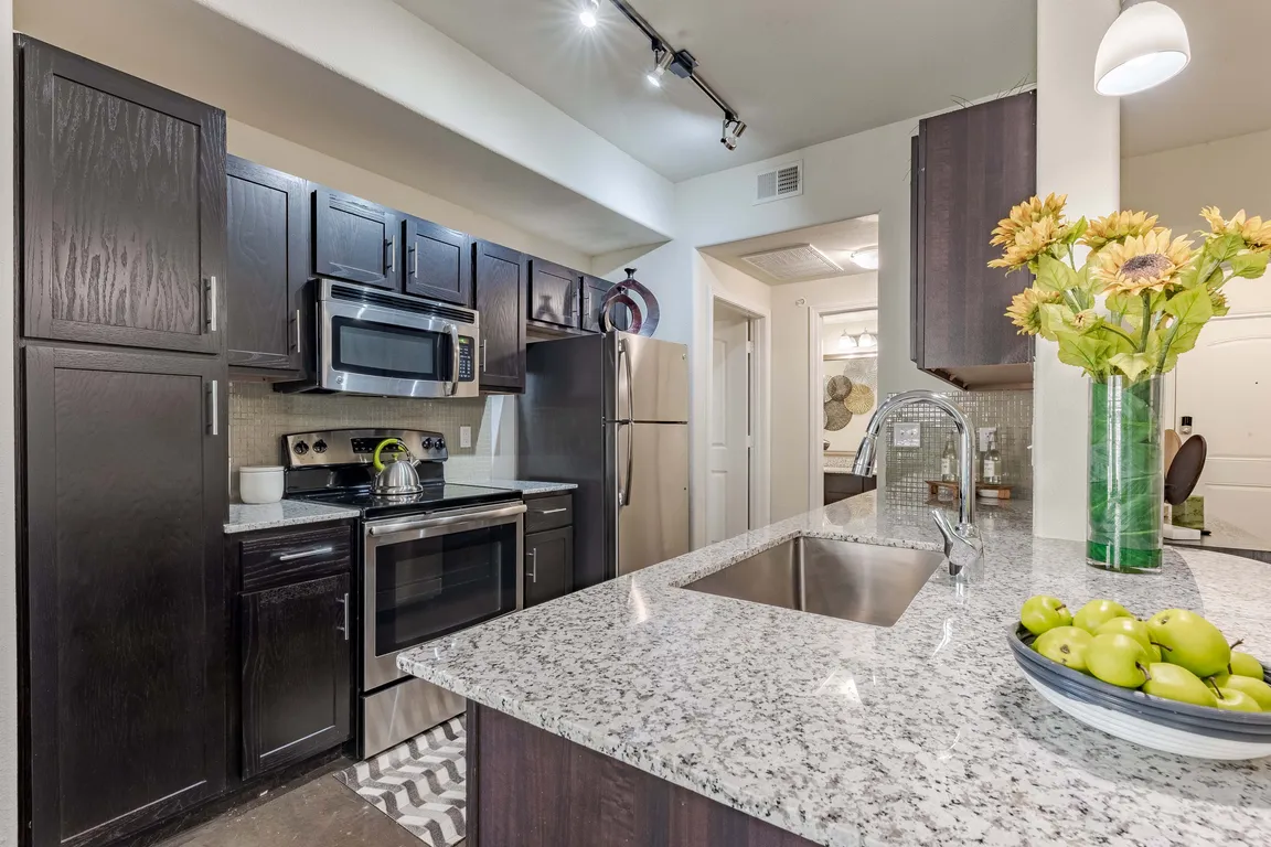 Spacious Kitchen Peninsulas