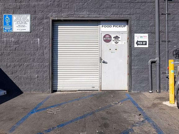 3rd image of 13346 Saticoy St #K12