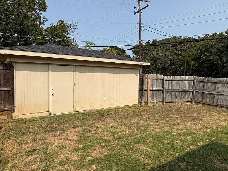 2500 Normont Cir — Photo 10