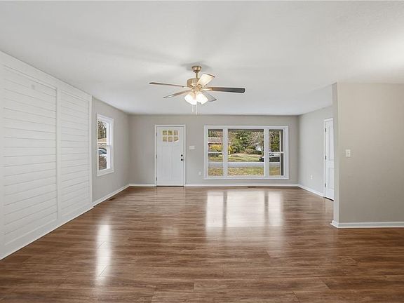 3rd image of 15 Gayle St