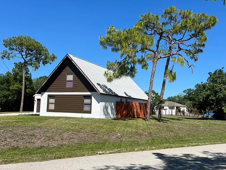 8172 Sanibel Blvd — Photo 31