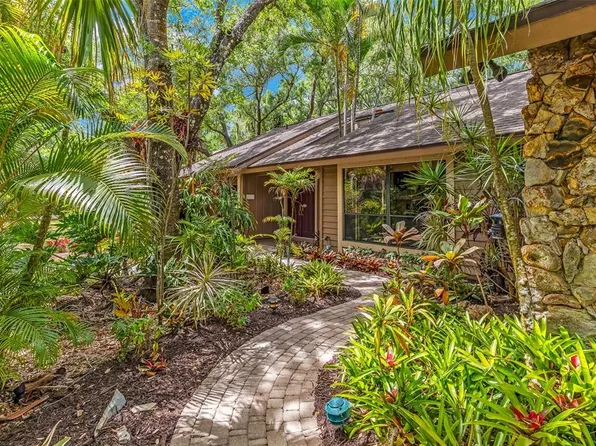 4295 Woodview Dr, Sarasota, FL 34232