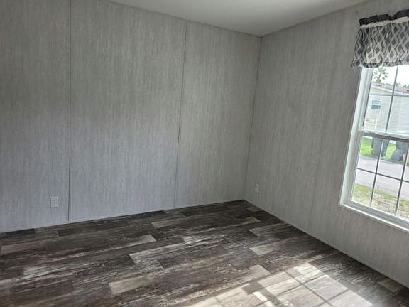 3rd image of 1400 Banana Rd #77