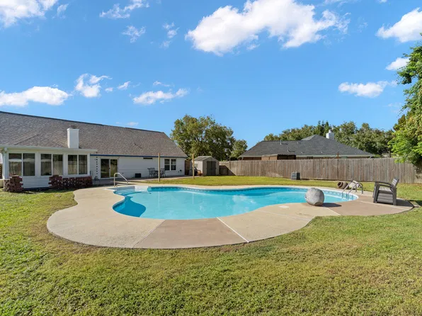 403 Parish Cv, Mary Esther, FL 32569
