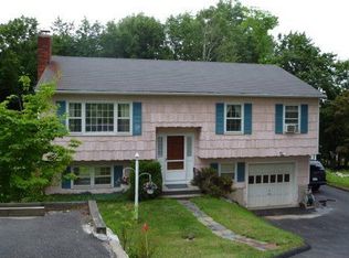 102 Hoyts Hl, Bethel, CT 06801