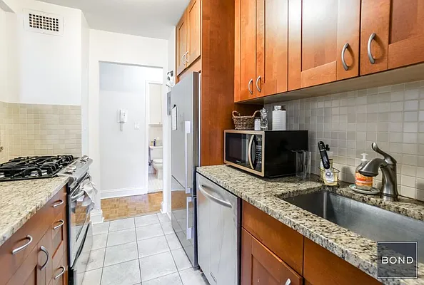 Rented by Bond New York | media 14